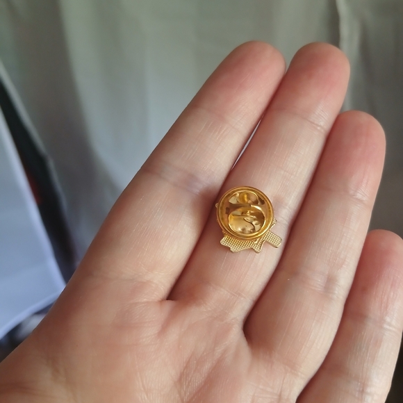 🍡3$30🍡Made in Canada 🇨🇦 Canadian Pin Gold and Red Maple Leaf Pin - Picture 4 of 11